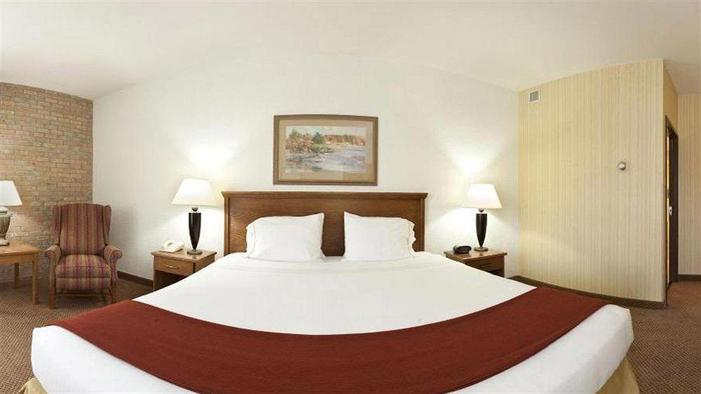 Hotel Holiday Express - Airport By Ihg