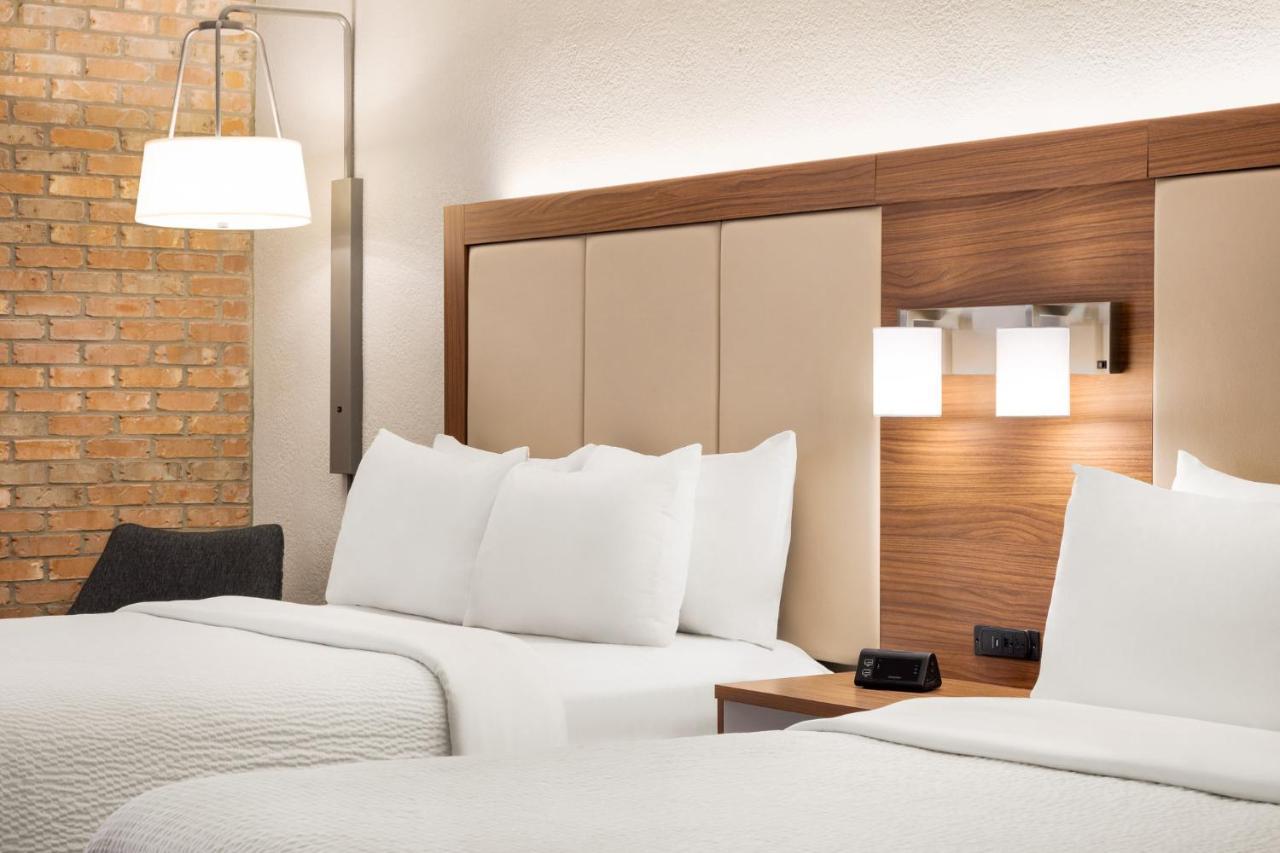 Hotel Holiday Express - Airport By Ihg 3*